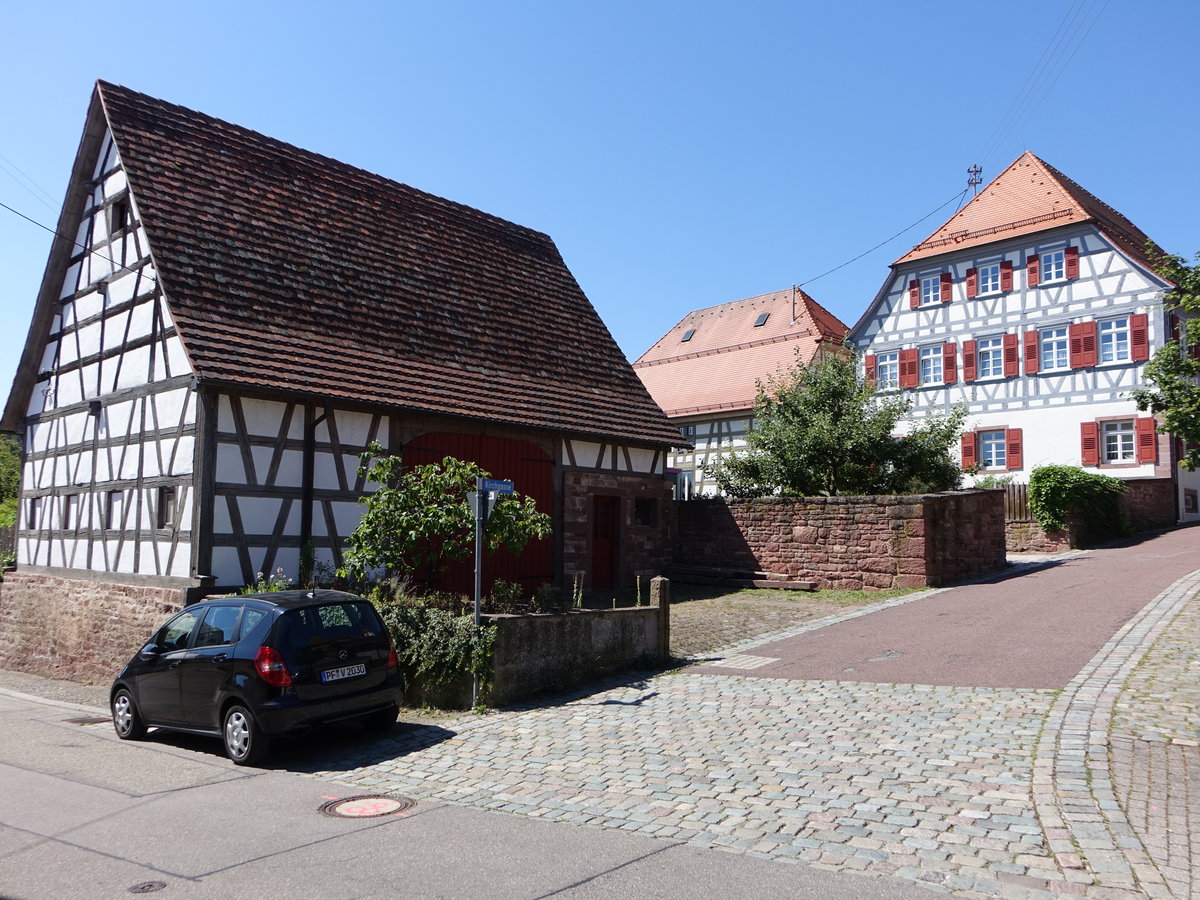 Neuhausen, Pfarrhaus und Pfarrscheune in der Kirchstrae (01.07.2018)