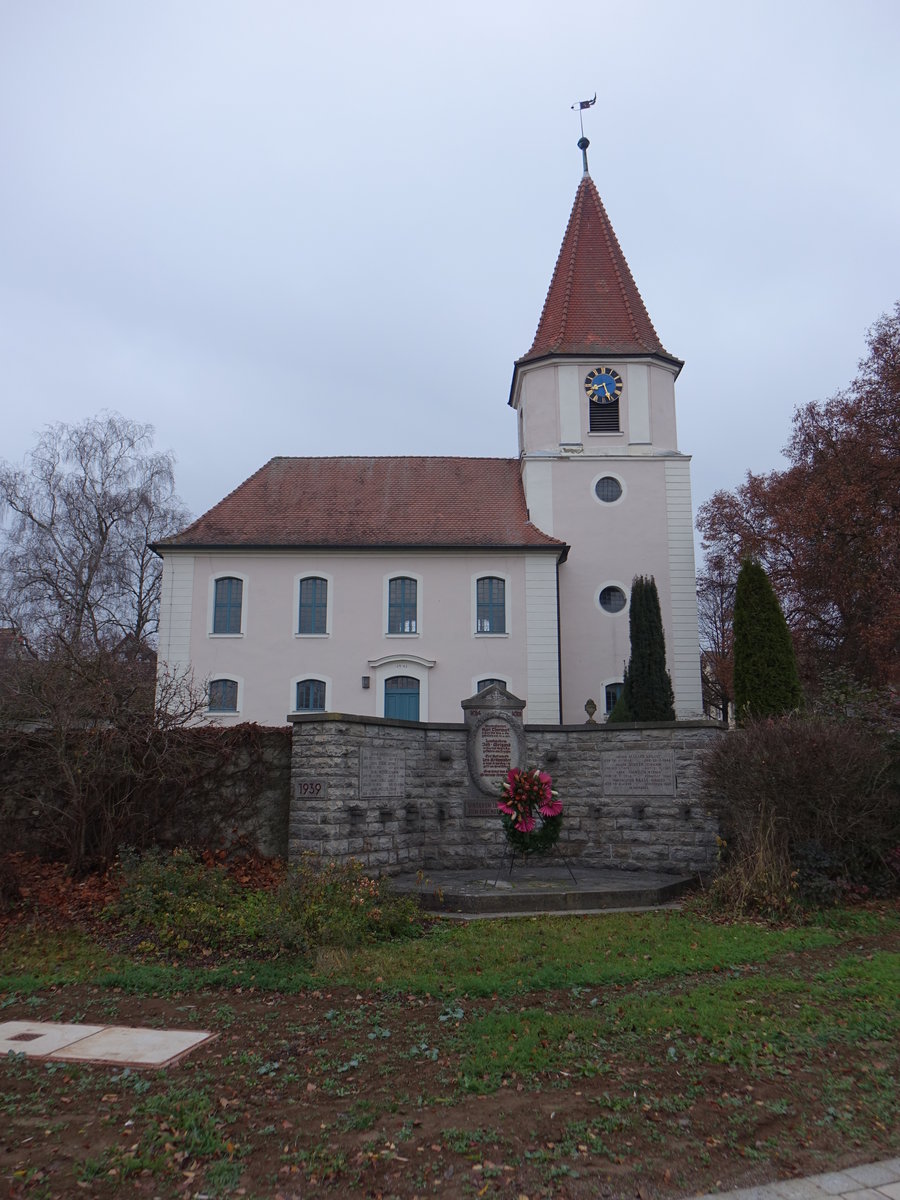 Neuherberg, Ev. St. Andreas Kirche. Mittelalterliche Chorturmanlage, Turm mit achtseitigem Obergeschoss und Pyramidendach, im Kern 14. Jahrhundert, Langhaus neu erbaut 1741 durch Johann David Steingruber (27.11.2016)