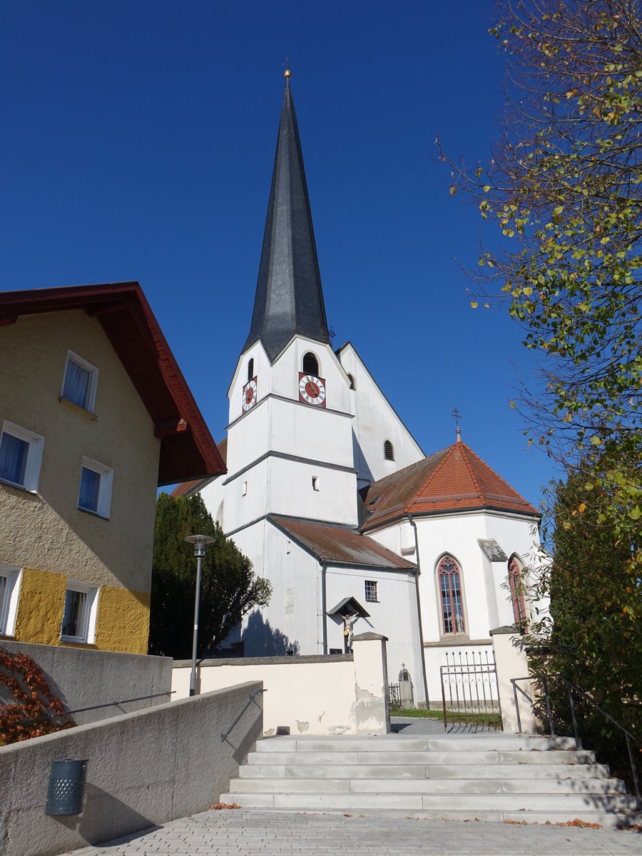 Neukirchen am Inn, kath. Pfarrkirche St. Johannes der Täufer, erbaut bis 1480 (21.10.2018)