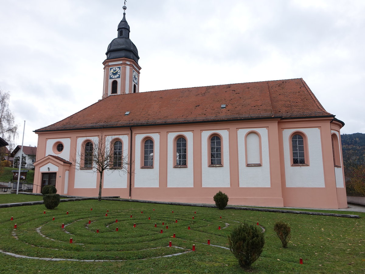 Neukirchen, Pfarrkirche St. Martin, erbaut 1758, Verlngerung und Turmneubau 1898 (06.11.2017)