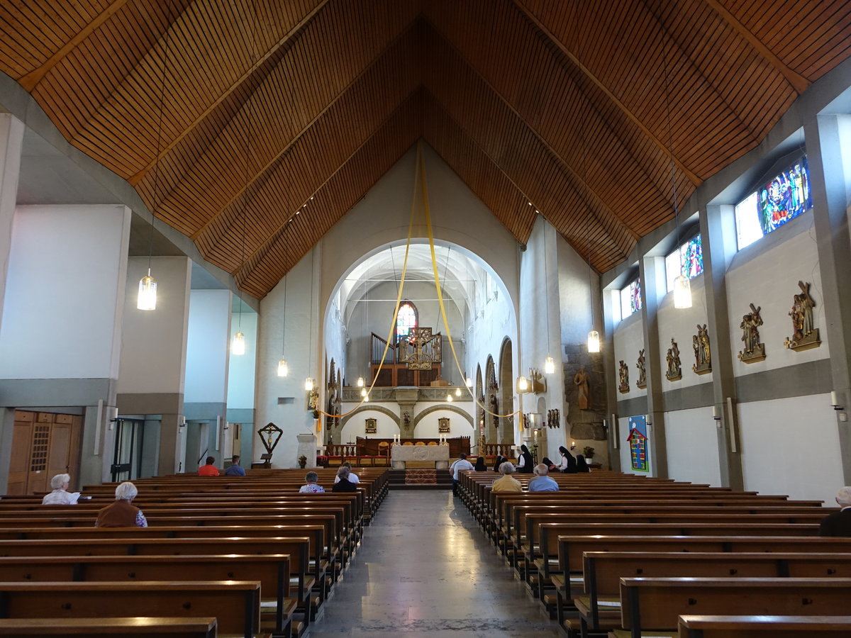 Neunburg vorm Wald, Innenraum der Stadtpfarrkirche St. Josef, erbaut 1965 (02.06.2017)