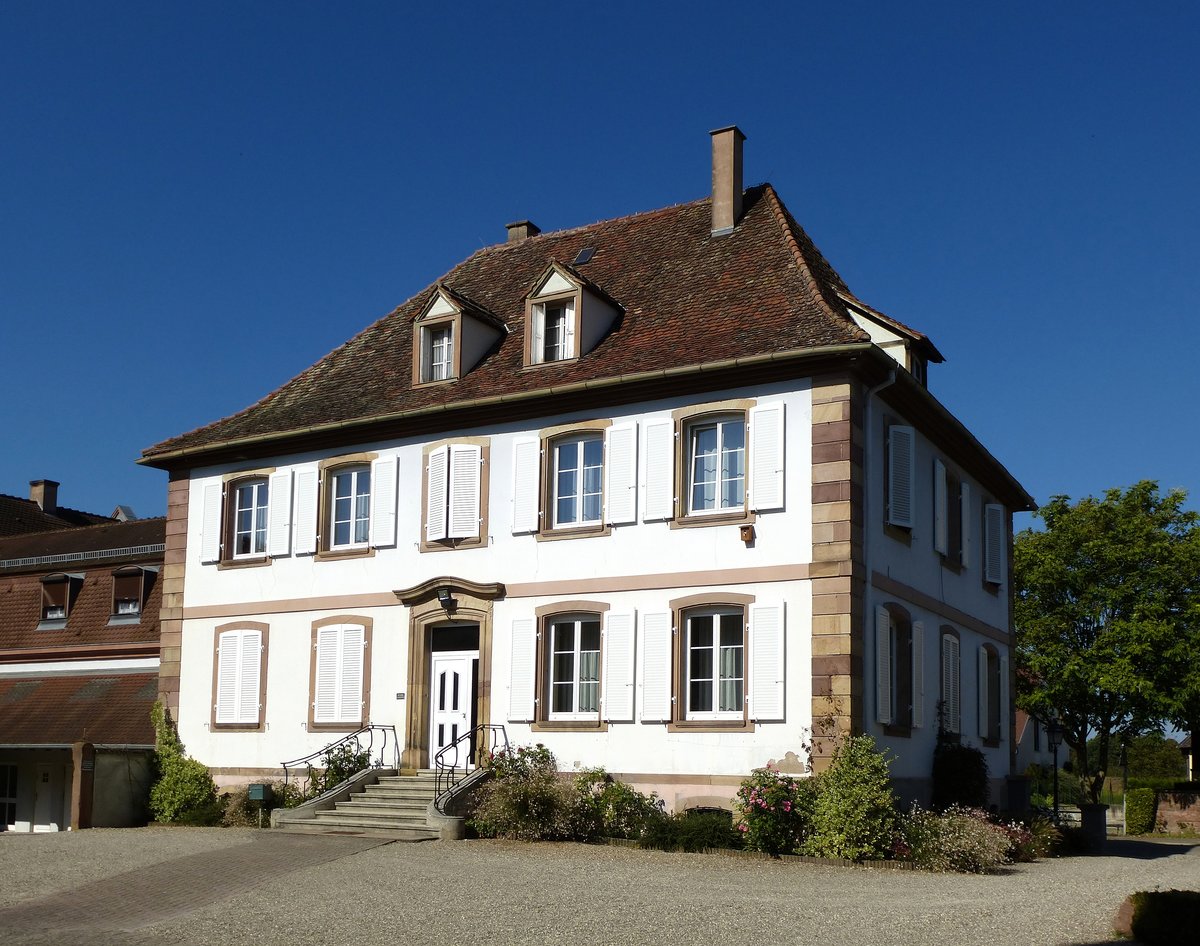 Neunkirch, das Pfarrhaus neben der Wallfahrtskirche, Sept.2016