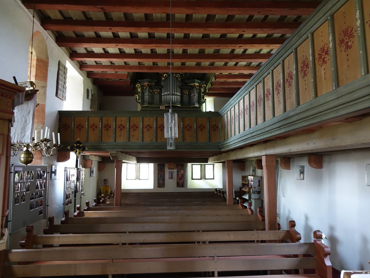 Neusitz, Innenraum der Hl. Kreuz Kirche (14.05.2015)