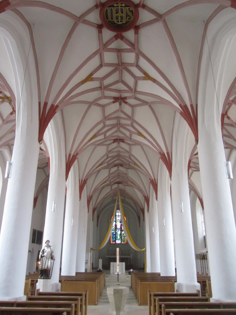 Neustadt a. d. Donau, Mittelschiff der St. Laurentius Kirche (02.11.2013)
