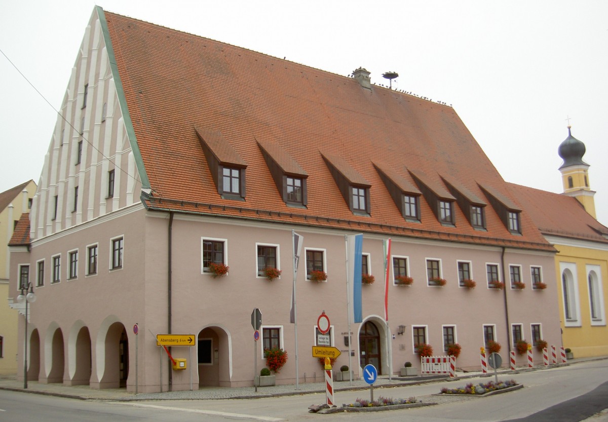 Neustadt a. d. Donau, Rathaus und St. Anna Kirche am Marktplatz (02.11.2013)
