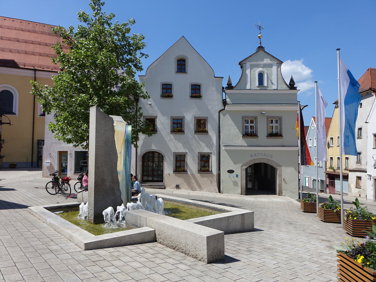 Neustadt a. d. Waldnaab, altes Rathaus am Stadtplatz, erbaut 1824 (21.05.2018)