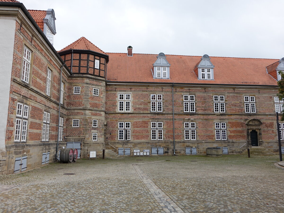 Neustadt am Rbenberge, Schloss, erbaut von 1573 bis 1584 (07.10.2021)
