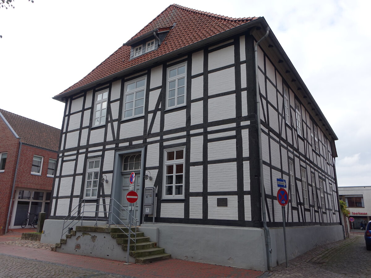 Neustadt am Rbenberge, Superintendentur, zweigeschossiger Fachwerkbau mit Walmdach, erbaut im 18. Jahrhundert (07.10.2021)