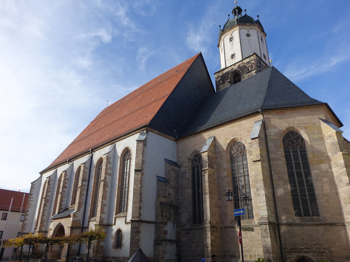 Neustadt an der Orla, evangelische Stadtkirche St. Johannes, erbaut ab 1470, Chor von 1476, neues Kirchenschiff erbaut 1528 (20.10.2022) 