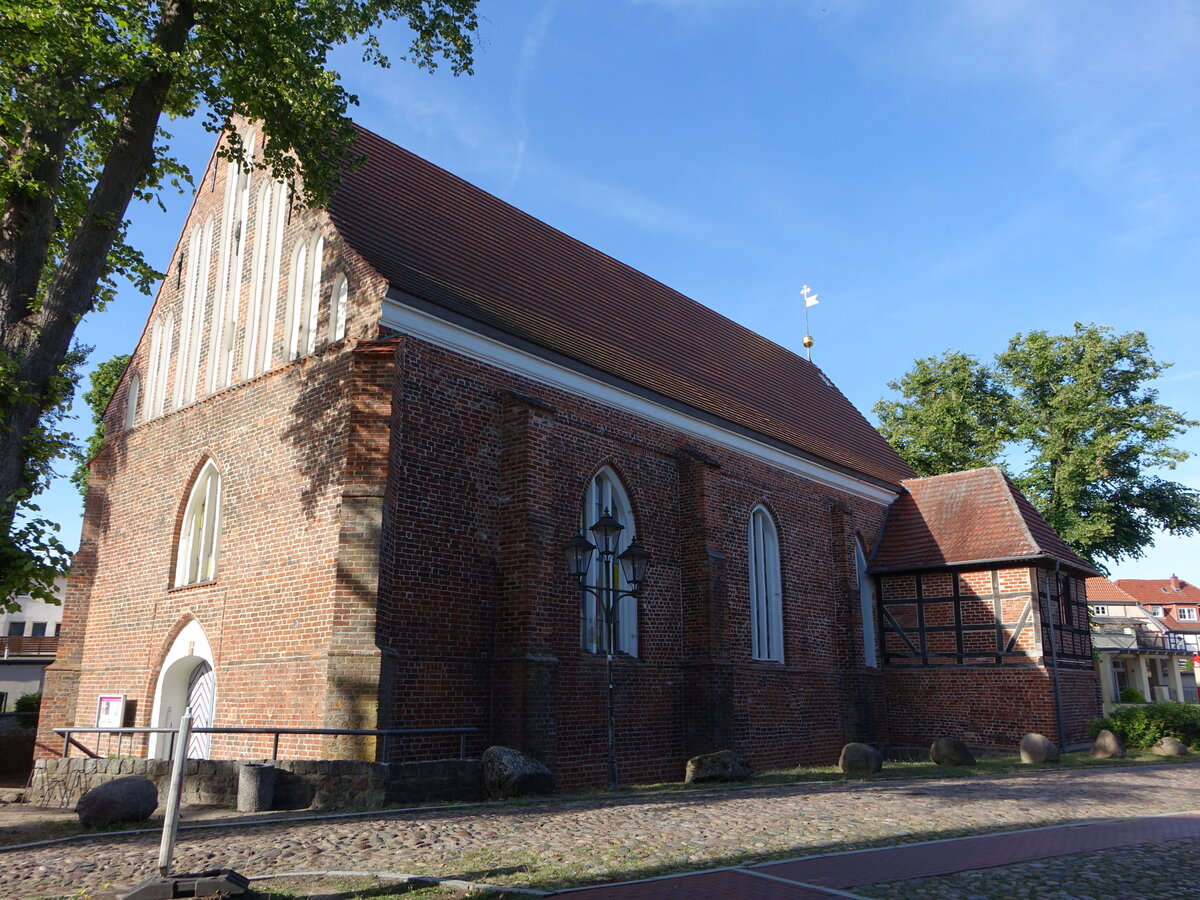 Neustadt-Glewe, evangelische Stadtkirche St. Marien, erbaut 1736 (21.06.2026)