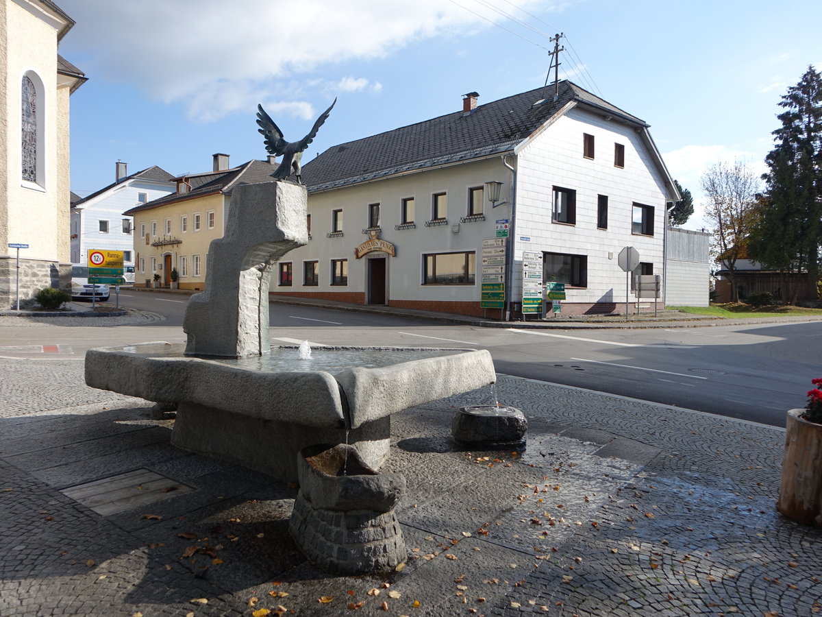 Neustift im Mhlkreis, Brunnen an der Passauer Strae (21.10.2018)