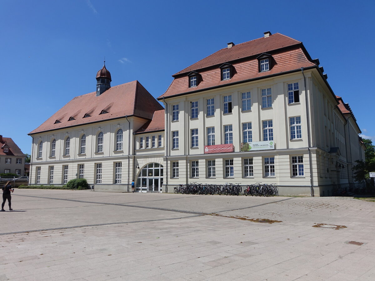 Neustrelitz, Gymnasium Carolinum in der Louisenstra�e (27.05.2026)