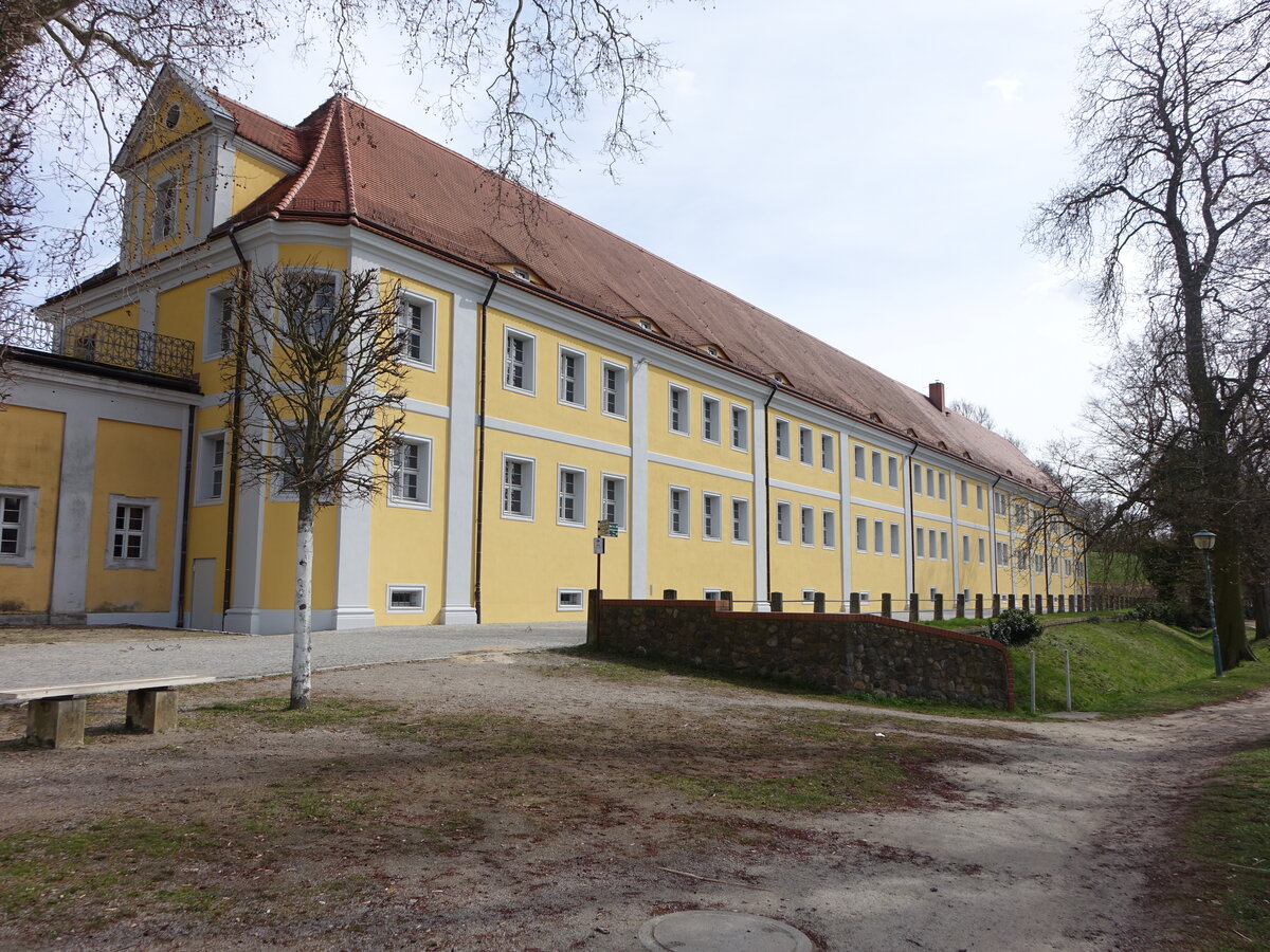 Neuzelle, Kanzleigeb�ude des Klosters, erbaut 1723 unter Abt Konrad (04.04.2026)