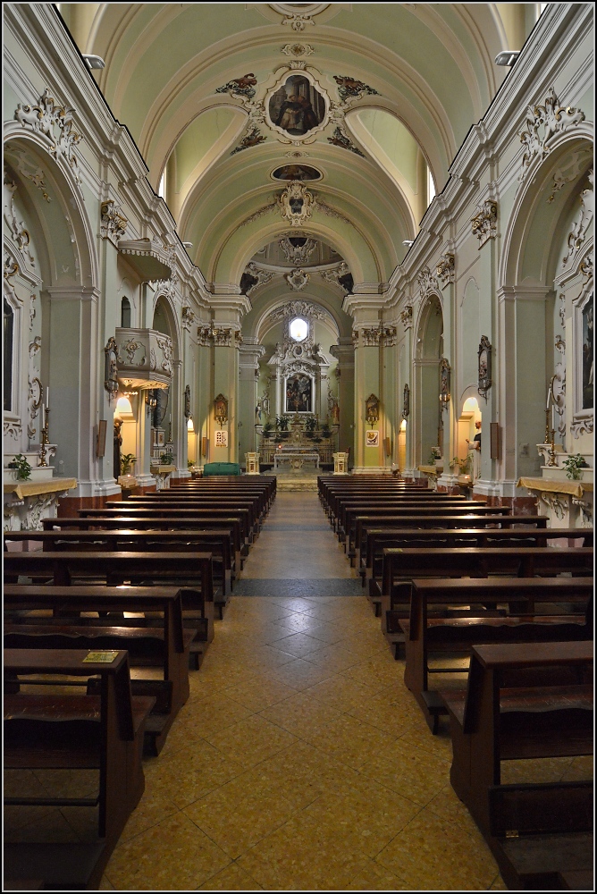 Nicastro - heute der wichtigste Teilort Lamezia Therme.

In der Nähe des Doms befindet sich die Klosterkirche San Domenico im Zentrum Nicastros. Sommer 2013.
