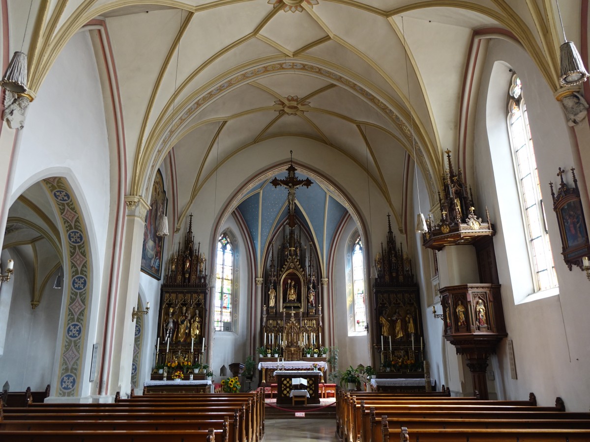 Niederbergkirche, Innenraum der kath. St. Blasius Kirche (15.08.2015)