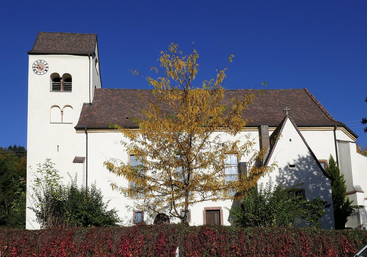 Niedereggenen, die evangelische Kirche zhlt zu den ltesten Kirchenbauten im Markgrflerland, vermutlich aus dem 12.Jahrhundert, Okt.2019