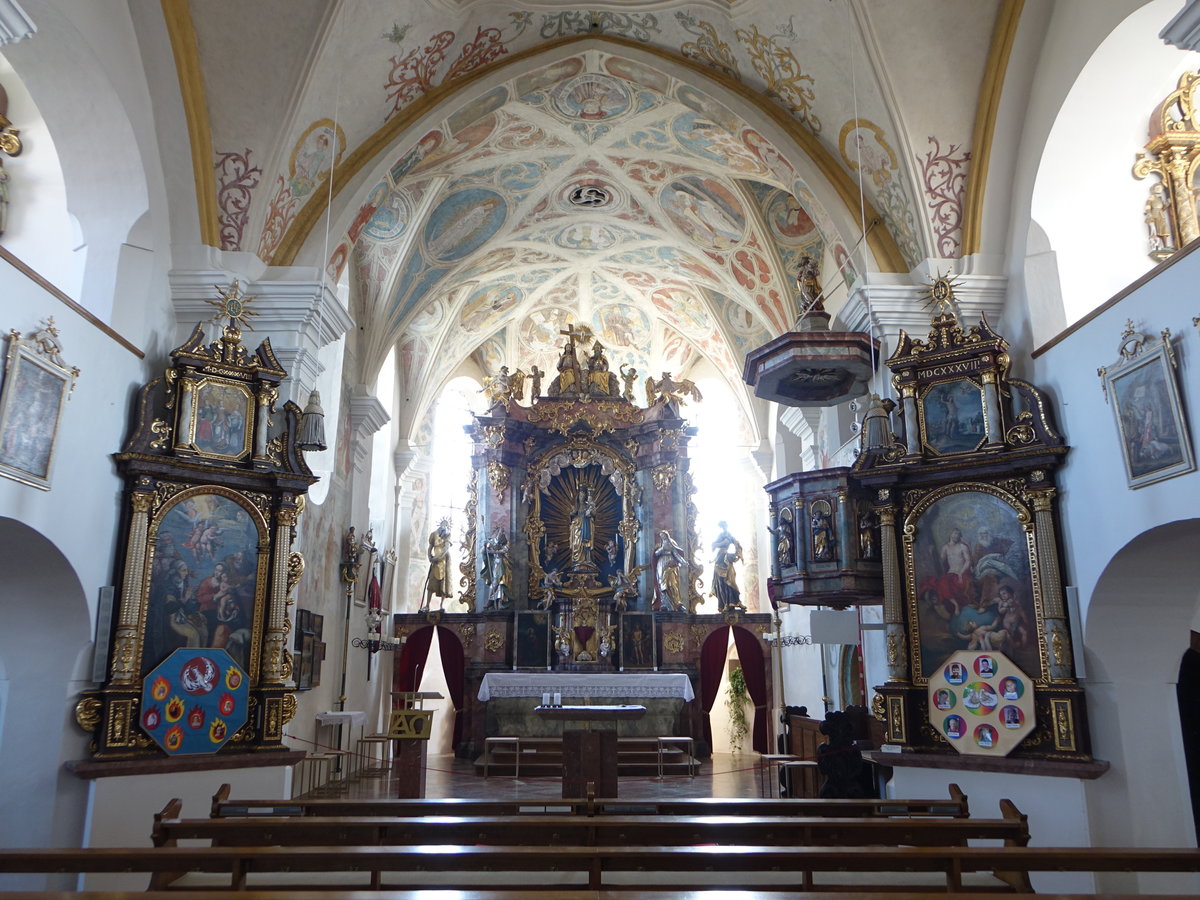 Niedergottsau, barocke Altäre in der Maria Himmelfahrt Kirche (09.04.2017)