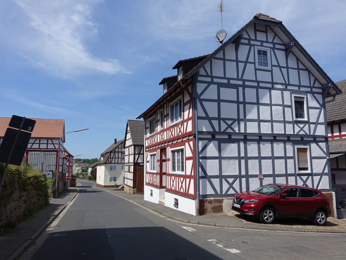 Niederklein, Fachwerkhäuser in der Kirchhainer Straße (15.05.2022)