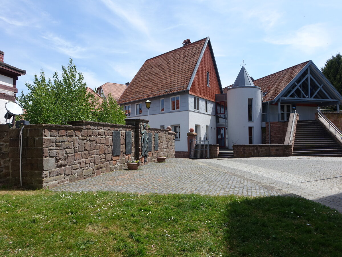 Niederklein, kath. Gemeindehaus am Kirchplatz (15.05.2022)