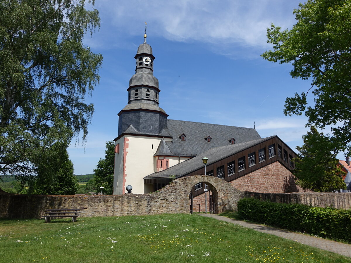Niederklein, kath. Pfarrkirche St. Blasius und St. Elisabeth, erbaut im 17. Jahrhundert (15.05.2022)