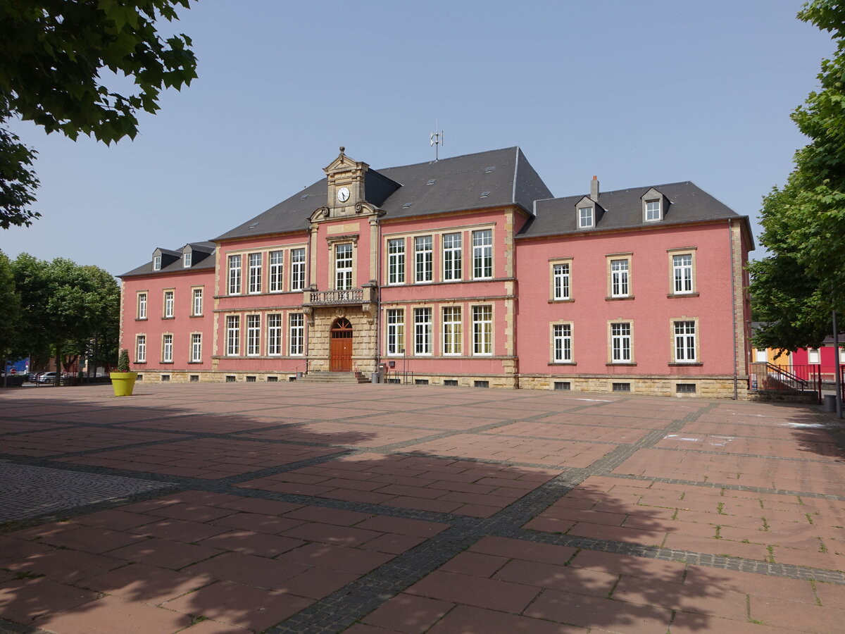 Niederkorn, Ecole des Garcons in der Rue Pierre Gansen (18.06.2022)