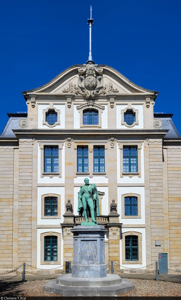 Niederschsisches Landesarchiv in Hannover. General Graf von Alten prangt davor.

🕓 20.8.2023 | 12:33 Uhr