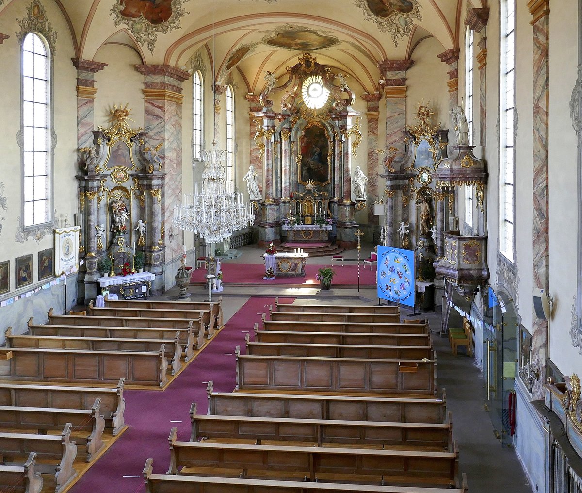 Niederschopfheim, Blick von der Orgelempore zum Altar in der Kirche St.Brigitta, Juni 2020