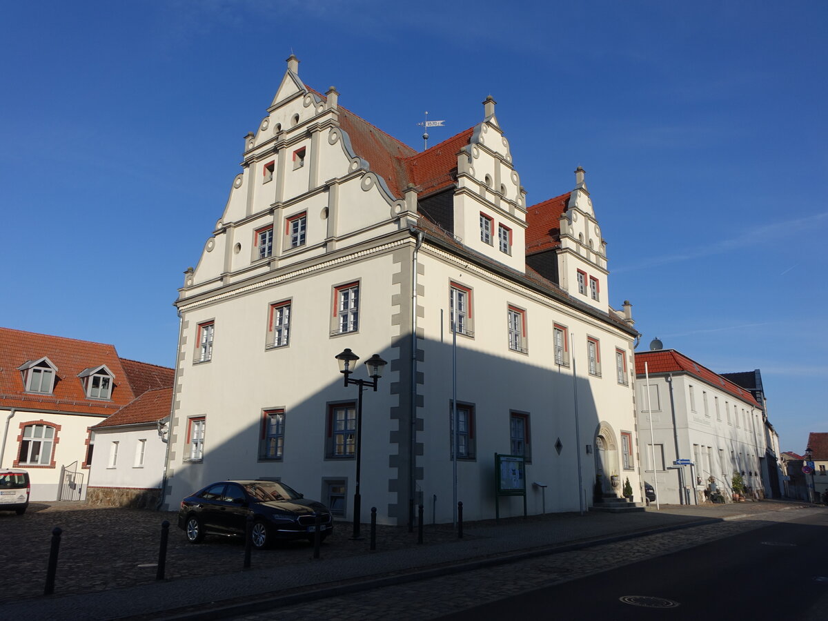 Niemegk, Sp�trenaissance Rathaus, erbaut 1570 (10.03.2026)