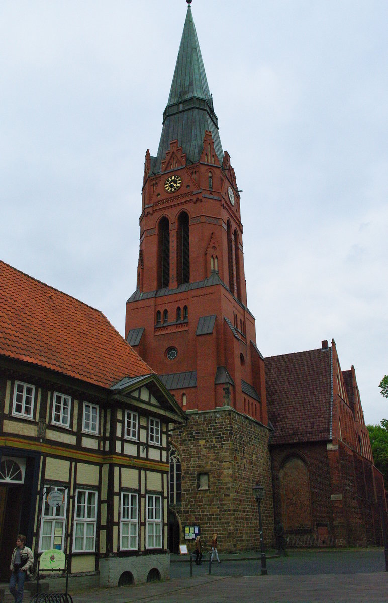 Nienburg, Ev. Pfarrkirche St. Martin, gotische Backsteinkirche, erbaut bis 1441 (14.05.2010)