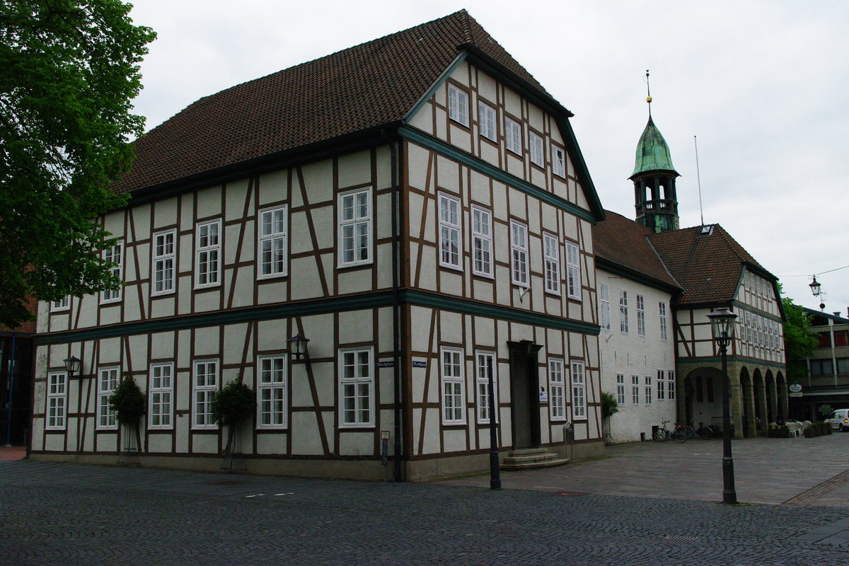 Nienburg, Rathaus, Fachwerkbau aus dem 16. Jahrhundert (14.05.2010)