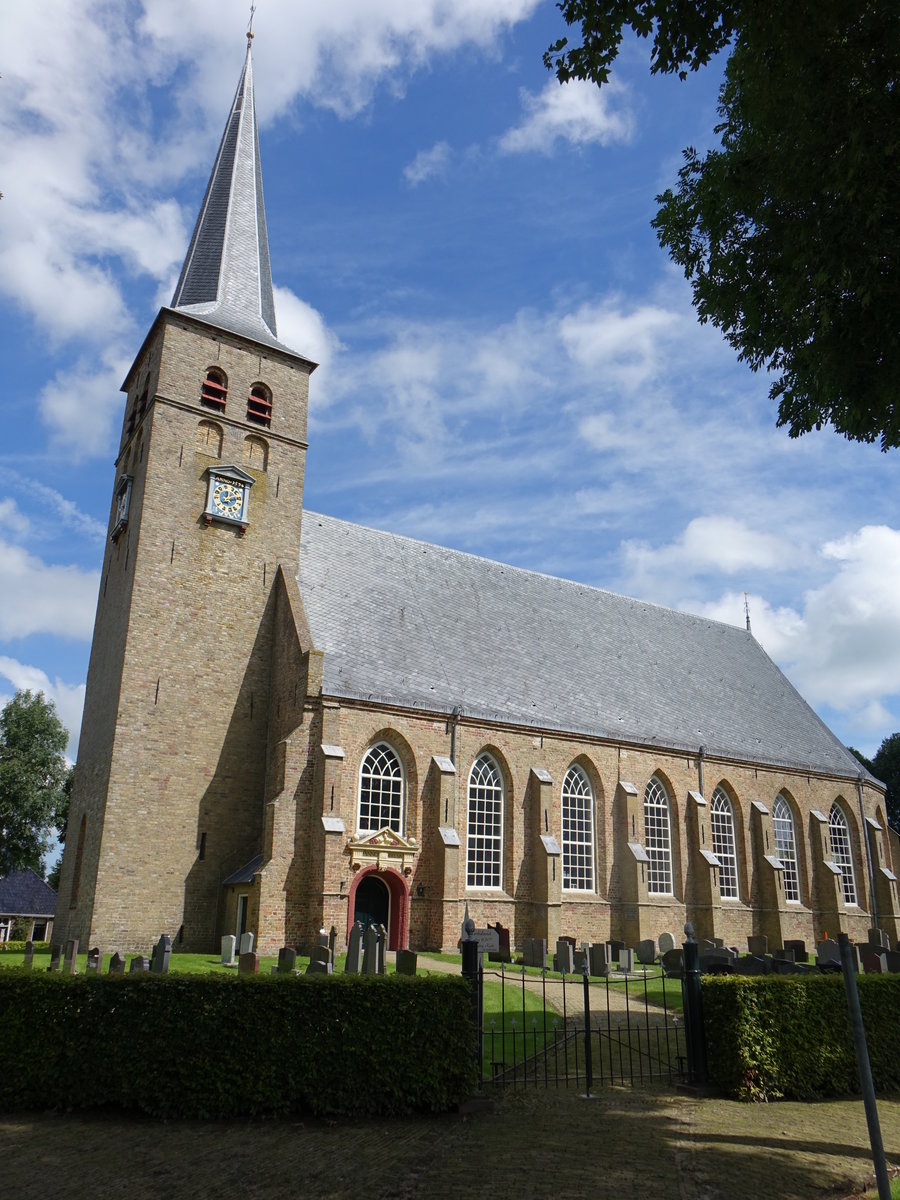 Nijland, niederl. Ref. St. Nikolaas Kirche, erbaut im 16. Jahrhundert (26.07.2017)
