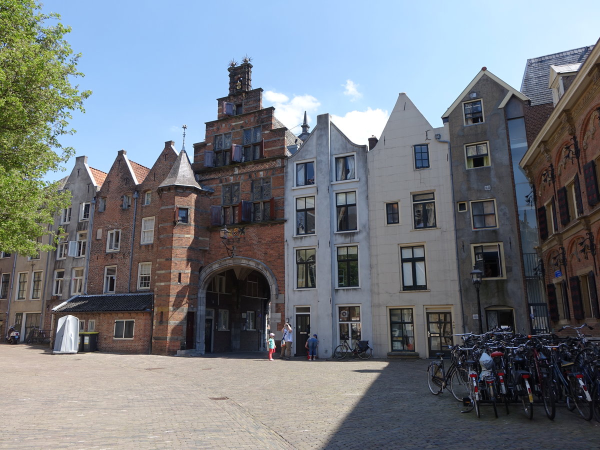 Nijmegen, Huser im St. Stevenskerkhof (07.05.2016)