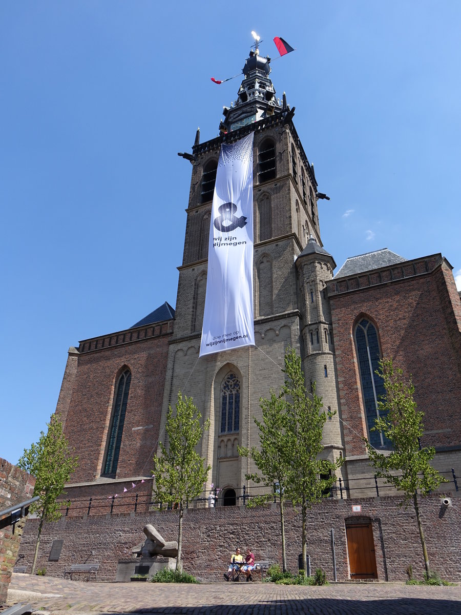 Nijmegen, St. Stevens Kirche, erbaut von 1254 bis 1273, Kirchturm erbaut von 1592 bis 1593, Langhaus 15. Jahrhundert (07.05.2016)
