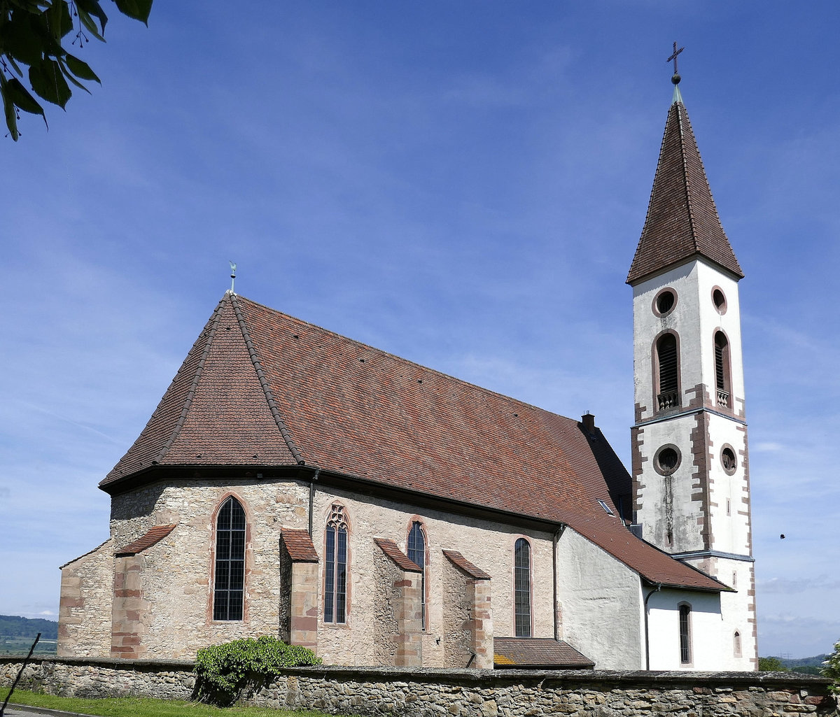 Nimburg, die evangelische Bergkirche, erbaut vom Antoniter-Orden 1517, Juni 2020