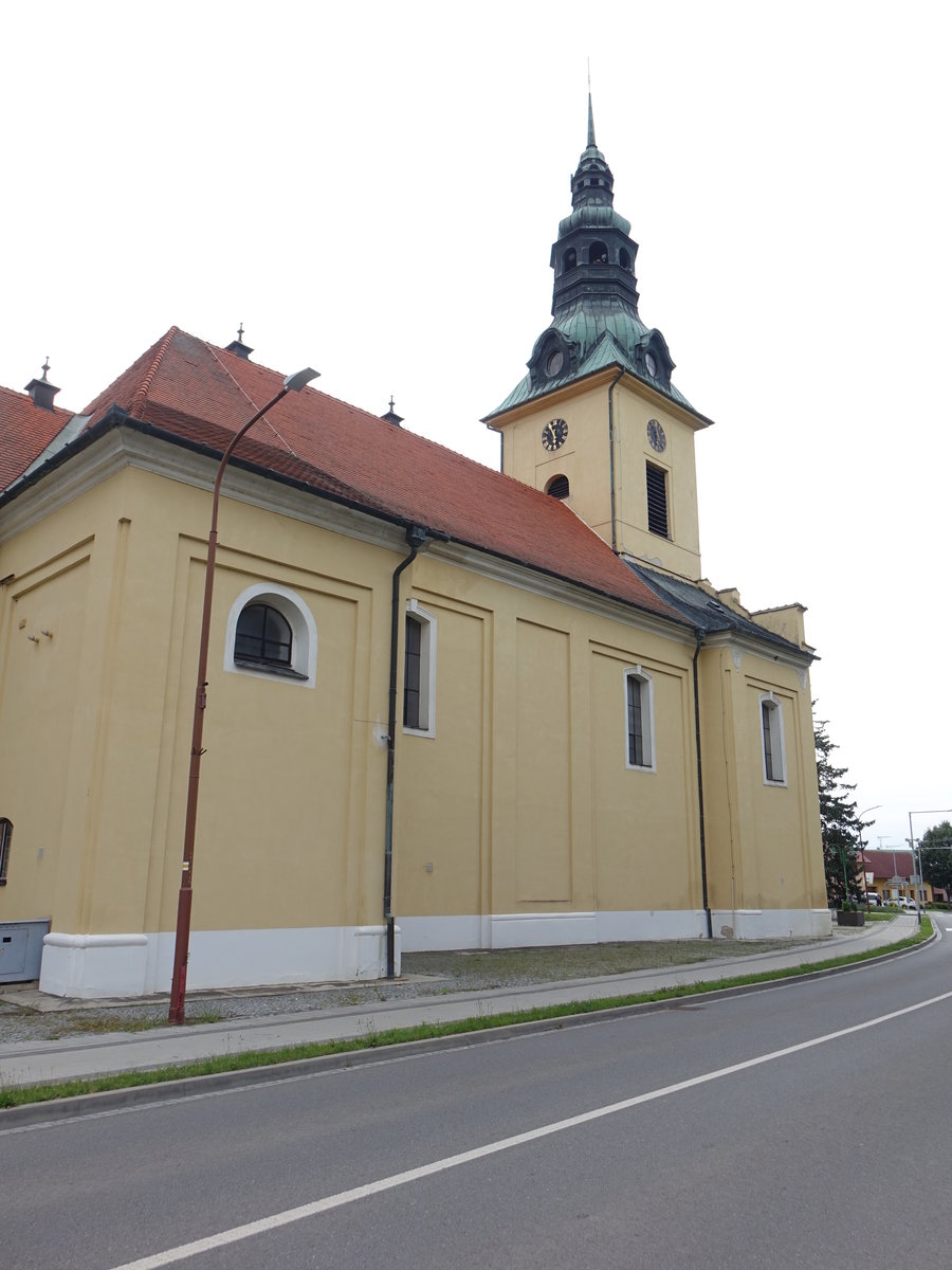 Nivnice / Niwnitz, barocke Pfarrkirche des hl. Schutzengels, erbaut von 1741 bis 1752 (02.08.2020)