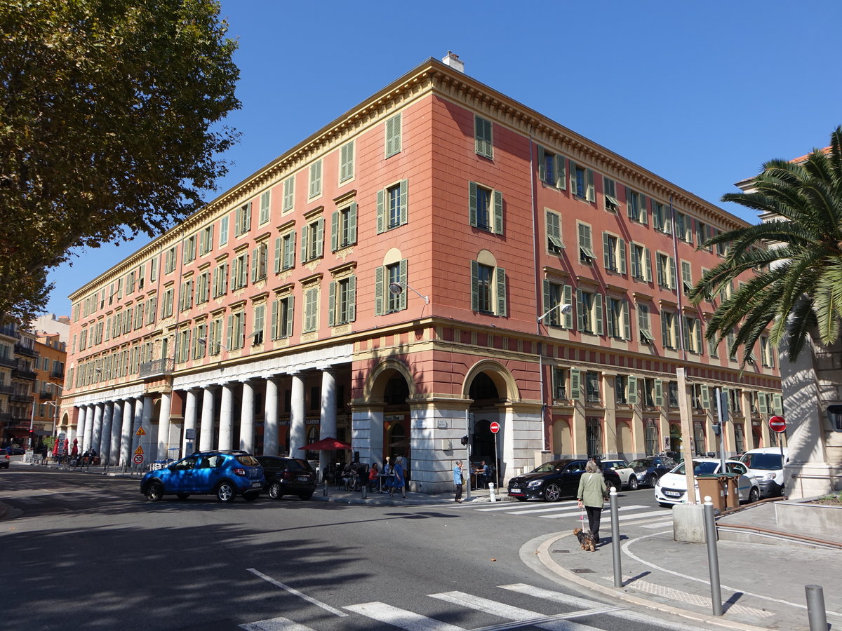 Nizza, Gebude am Place de I`Ile de Beaute am Hafen (27.09.2017)