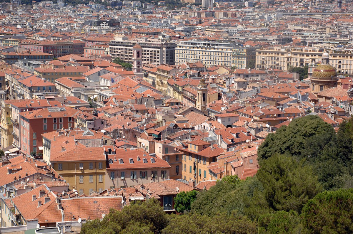 Nizza vom Mont Boron aus gesehen. Aufnahmedatum: 21. Juli 2015.