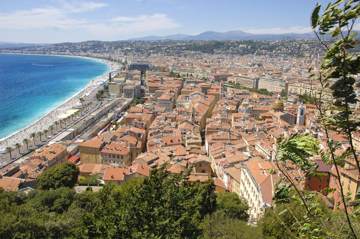 Nizza vom Mont Boron aus gesehen. Aufnahmedatum: 21. Juli 2015.