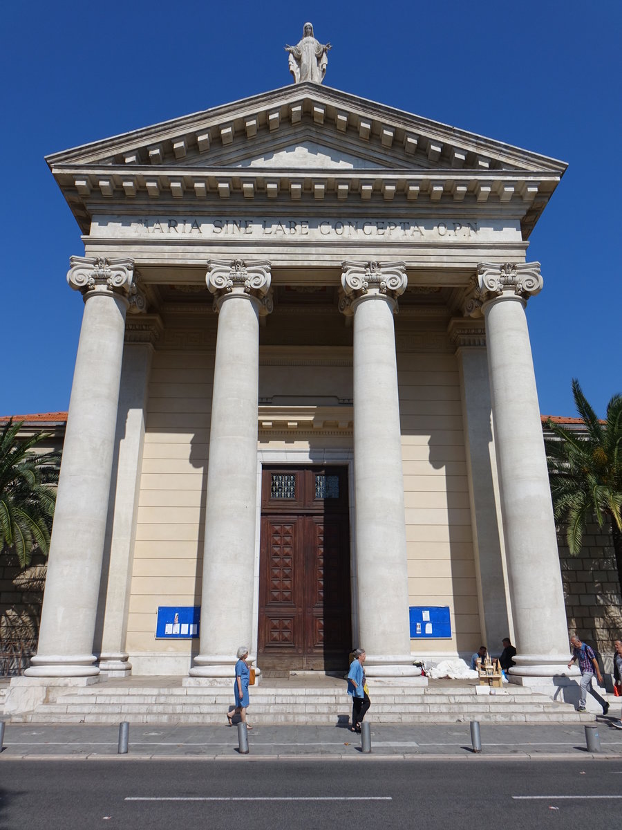 Nizza, Notre-Dame-du-Port-Kirche, erbaut von 1840 bis 1853 durch Architekt Joseph Vernier. Die Fassade mit Sulen wurde 1896 vom Architekten Jules Fbvre hinzugefgt (27.09.2017)