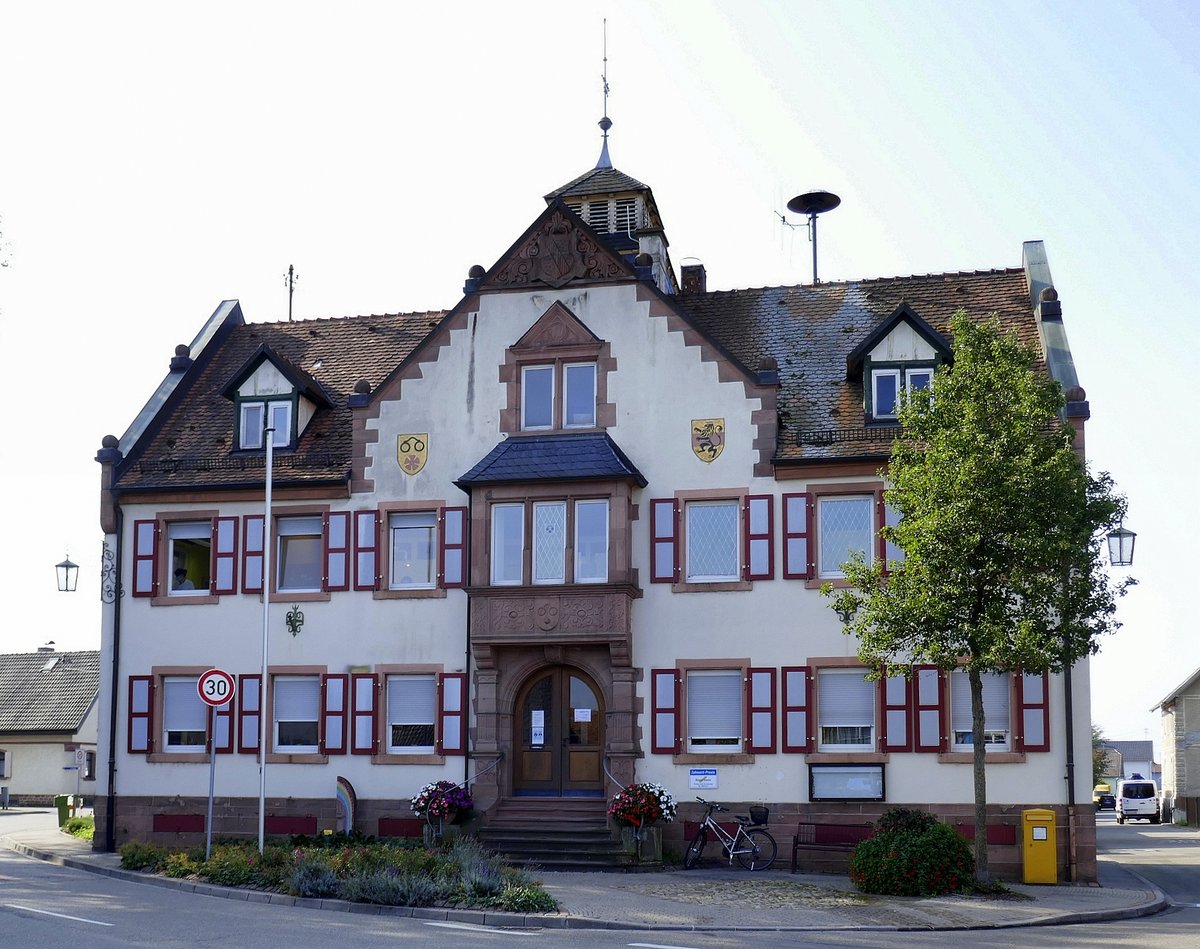 Nonnenweier, Ortsteil von Schwanau, das Rathaus der ca. 2000 Einwohner zhlenden Gemeinde in der Ortenau, Sept.2020