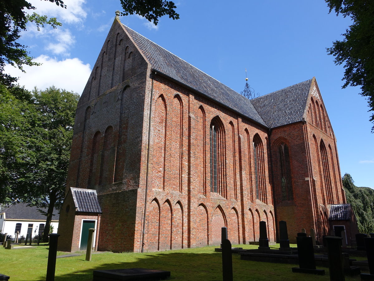 Noordbroek, niederl. Ref. Kirche, erbaut in der 1. Hlfte des 14. Jahrhundert (29.07.2017)