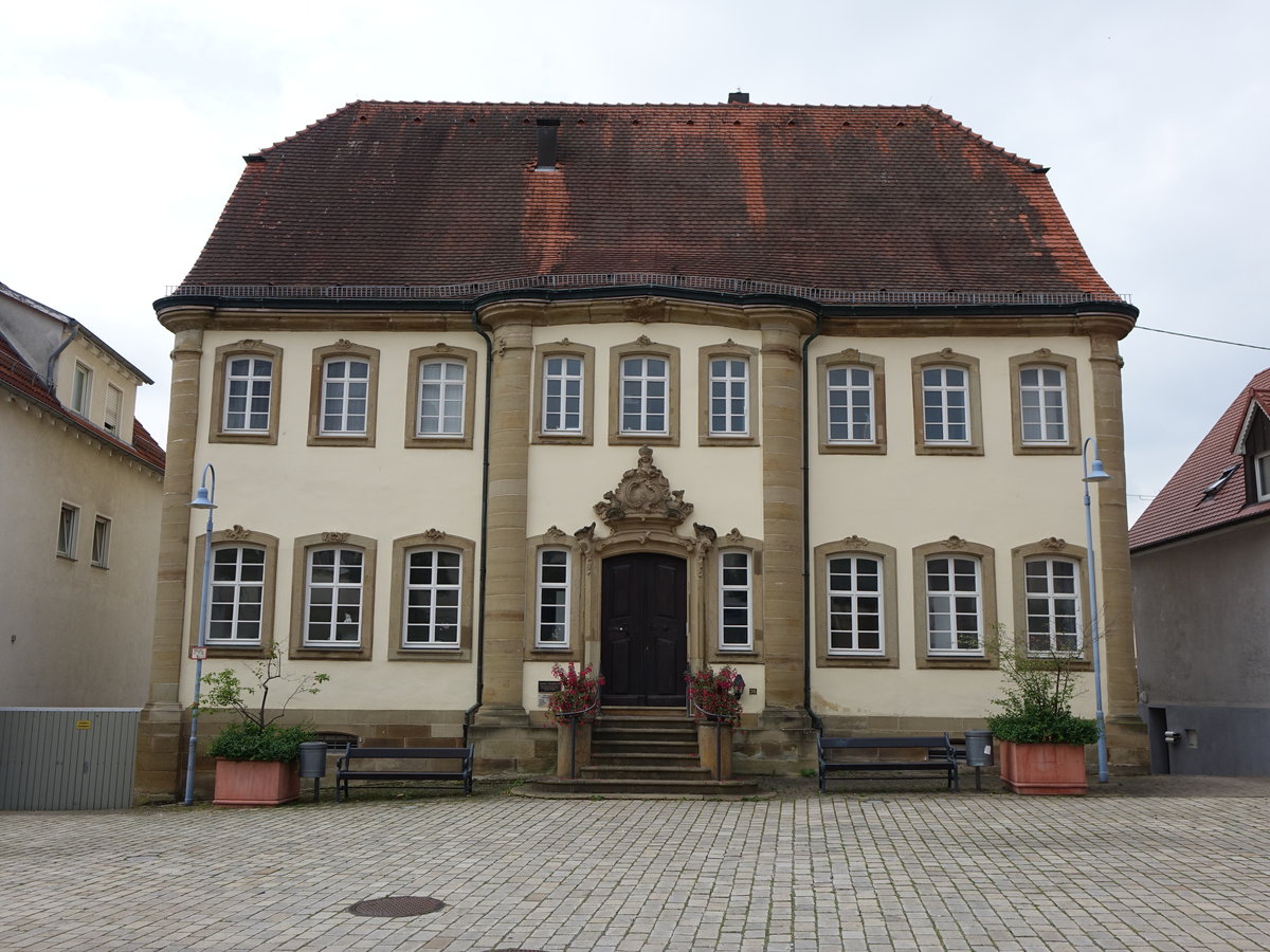 Nordheim, neues Rathaus, erbaut 1854 nach Plnen von Georg von Morlok fr Wilhelm Seybold als Hauptgebude von dessen Nordheimer Gut, seit 1963 Rathaus (24.07.2016)
