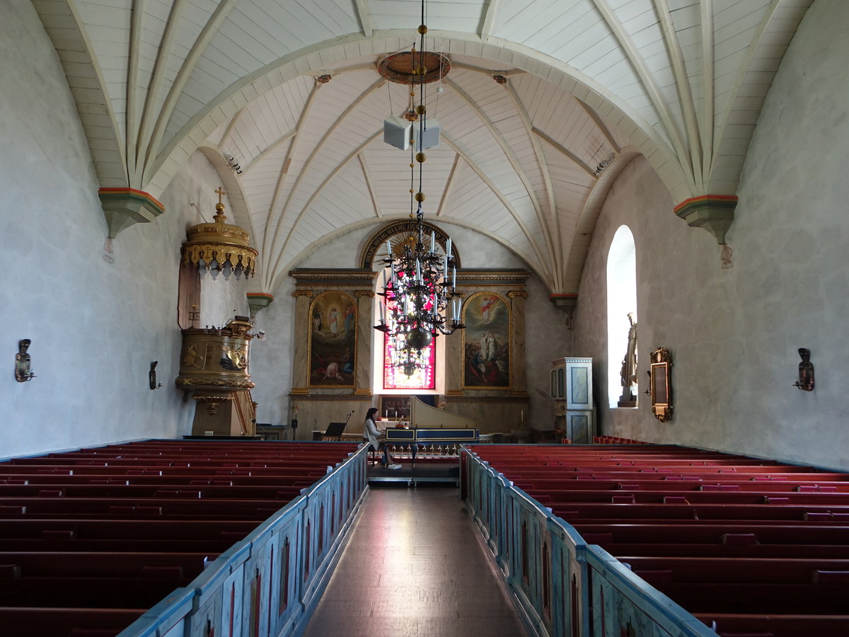 Nordmaling, Innenraum der Ev. Kirche, Altar und Kanzel von Olof Hofrn (02.06.2018)