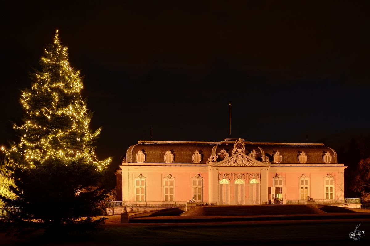 Nordseite des Schlosses Benrath, welches im Zeitraum 1755 bis 1773 erbaut wurde. (Dsseldorf, November 2014)