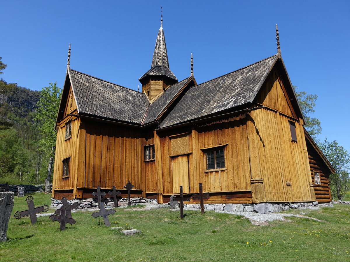 Nore, evangelische Stabkirche, erbaut im 12. Jahrhundert, Waffenhaus von 1723 (30.05.2023)