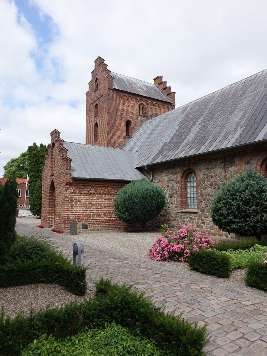 Norre Herlev, evangelische Kirche, erbaut im 12. Jahrhundert (20.07.2021)