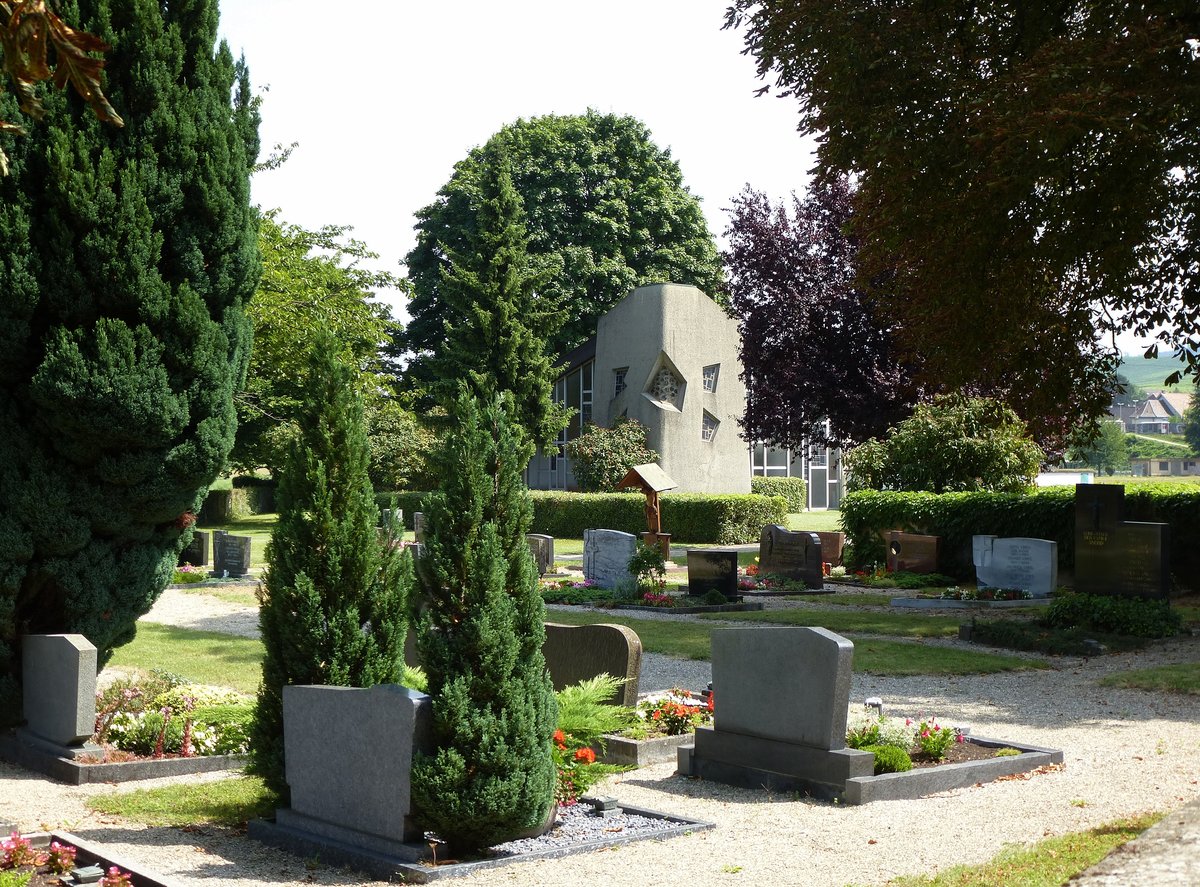 Norsingen, Blick ber den Friedhof zur Einsegnungshalle, Aug.2017