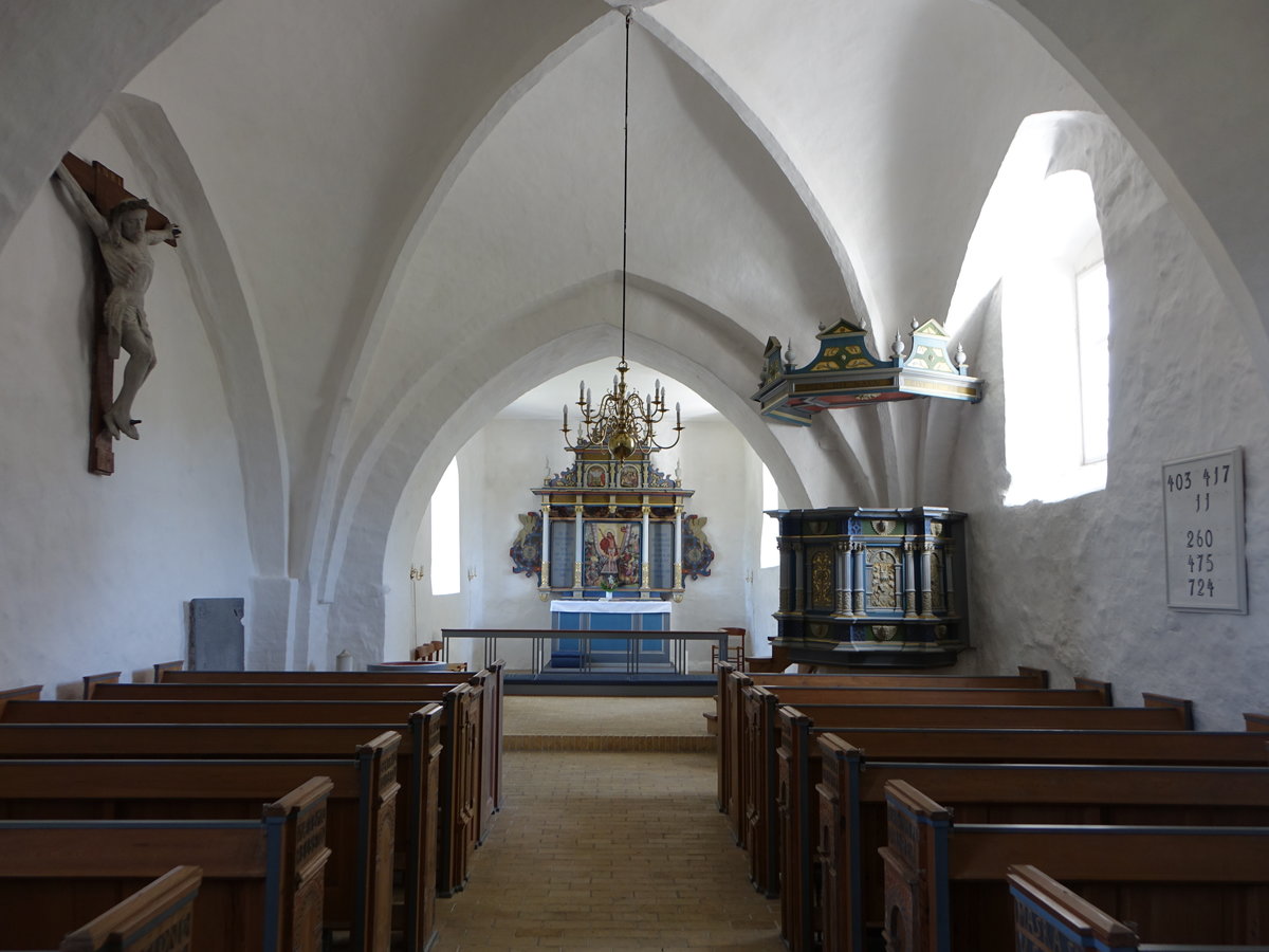 Norup, Altar und Kanzel in der Ev. Kirche, Kanzel von 1588 (06.06.2018)