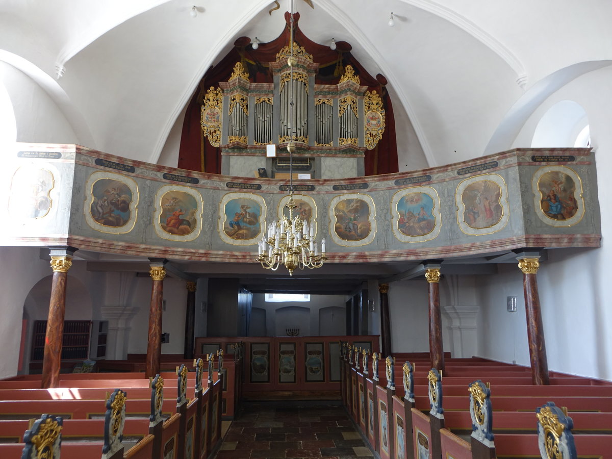 Norup, barocke Orgelempore aus dem 18. Jahrhundert in der Ev. Kirche (23.07.2019)