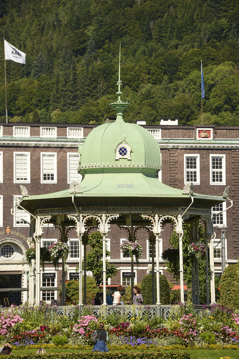 Norwegen - Musikpaviljongen in der Stadtpark (Byparken) von Bergen. Aufnahme: 11. Juli 2018.